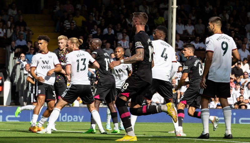 Brentford trắng tay rời sân nhà Fulham