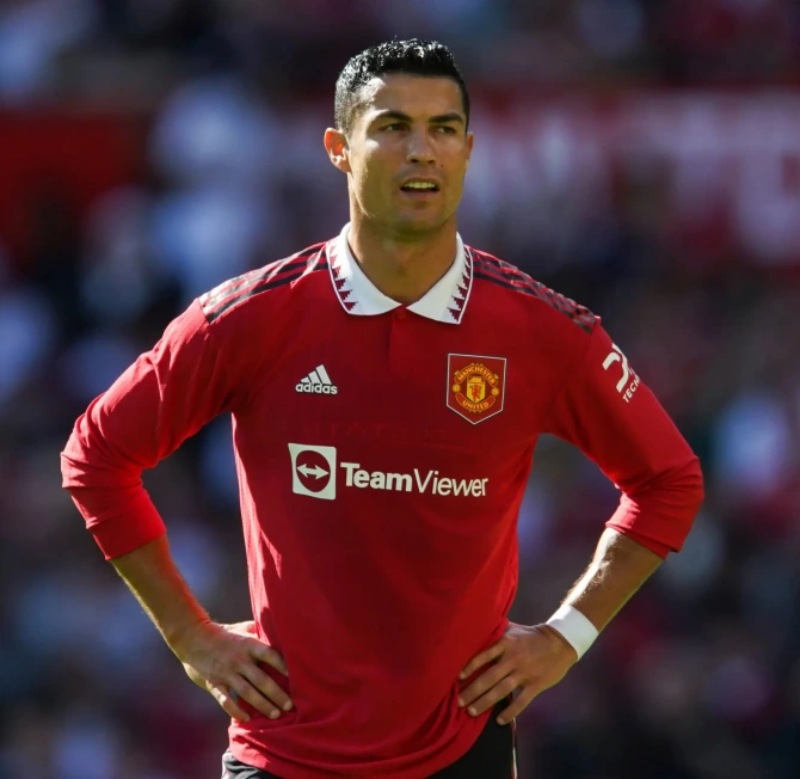 Cristiano Ronaldo "thấm đòn" vì sai lầm của thượng tầng MU