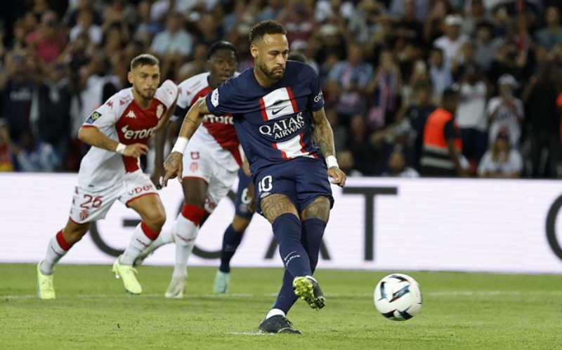 Neymar cân bằng tỷ số cho Paris Saint-Germain với pha đá phạt đền 11m