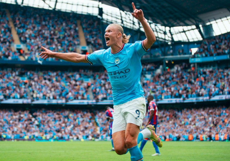 Hat-trick xuất sắc của Erling Haaland giúp Man City ngược dòng Palace