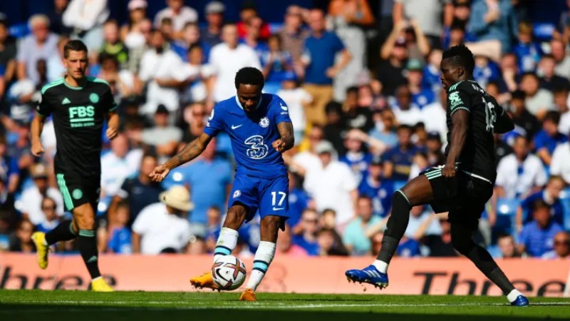 Cú đúp của Raheem Sterling nhấn chìm Leicester City