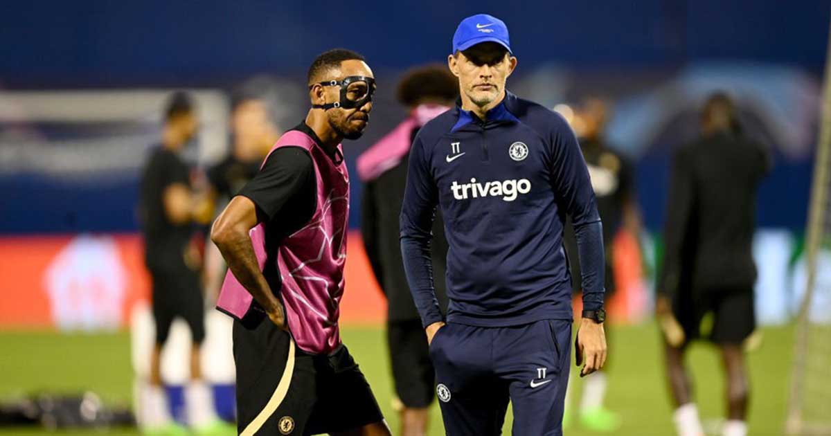 Aubameyang xuất hiện với chiếc mặt nạ trên sân tập Chelsea