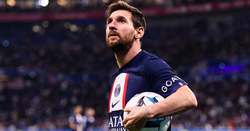 Messi ghi bàn lập kỷ lục, chính thức vượt qua Ronaldo