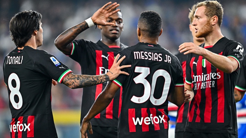 AC Milan đang bám đuối sát sao Napoli trên bảng xếp hạng