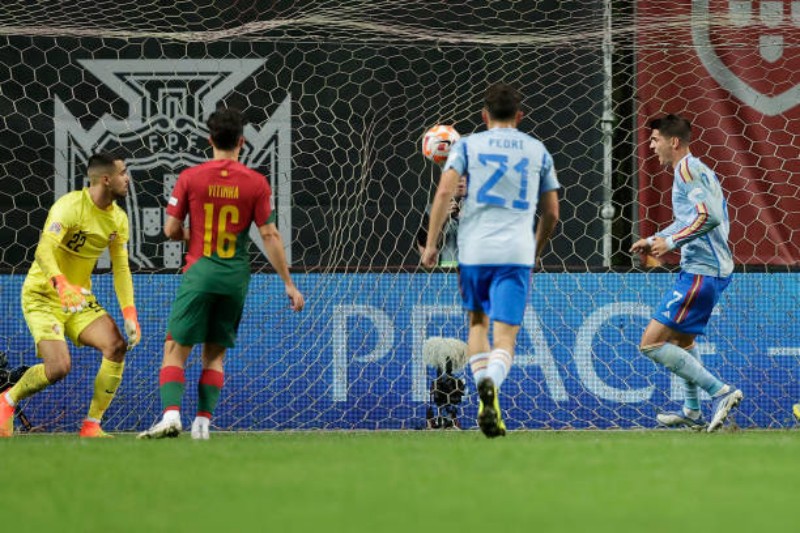 Álvaro Morata kết liễu tuyển Bồ Đào Nha