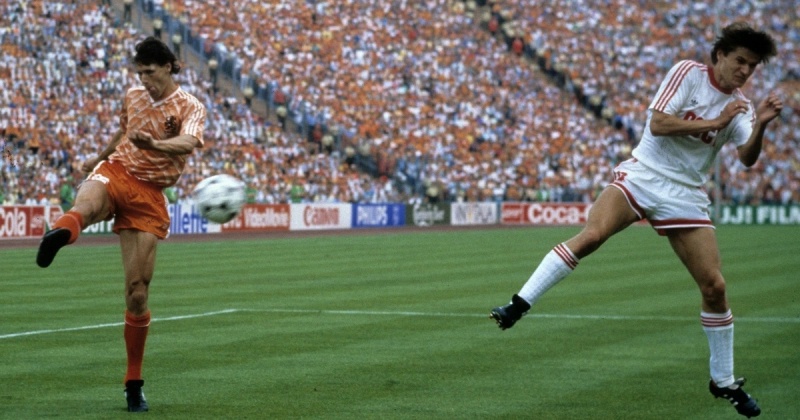 Bàn thắng kinh điển của Marco Van Basten vào lưới Liên Xô tại Euro 1988