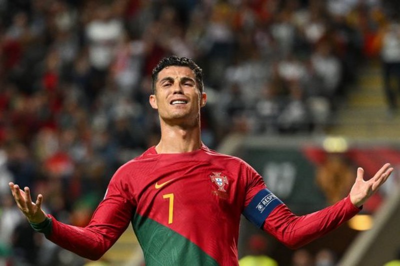 Ronaldo khổ ải trong màu áo đội tuyển Bồ Đào Nha