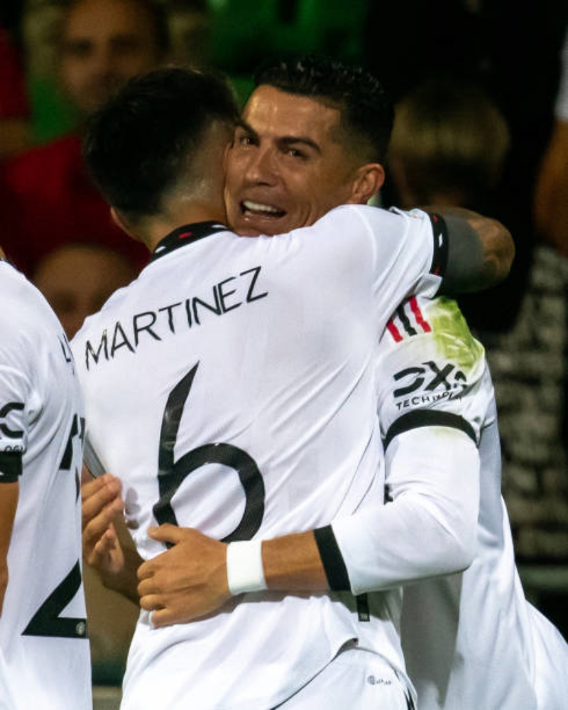 Dù chỉ là tân binh ở kỳ chuyển nhượng hè 2022, Lisandro Martinez dành sự tôn trọng lớn và hiểu rõ những gì Cristiano Ronaldo đã và đang phải đối mặt