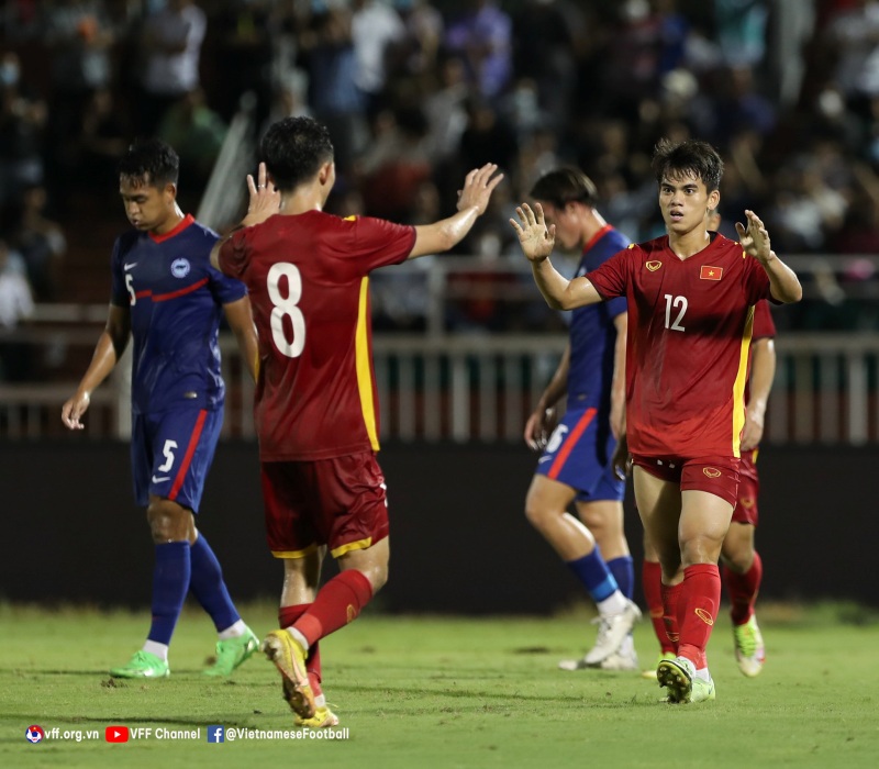 Khuất Văn Khang ghi bàn ra mắt đội tuyển quốc gia Việt Nam