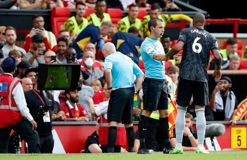 Một tình huống nhận bàn tán cực lớn sau trận đấu giữa Manchester United gặp Arsenal
