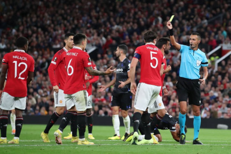 Kết quả Manchester United vs Real Sociedad: Sau đó, Martinez thậm chí còn bị thẻ vàng
