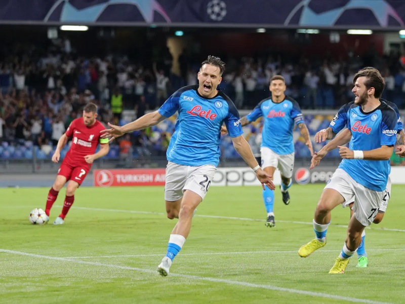 Napoli đánh bại Liverpool một cách ấn tượng ở trận mở màn Champions League 2022/23