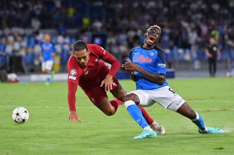 Liverpool nhận cú sốc trước Napoli