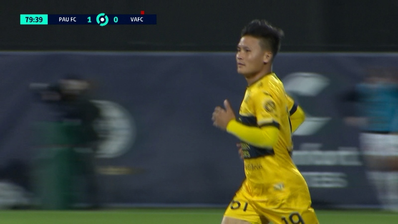 Nguyễn Quang Hải vào sân ở phút 80 ở trận gặp Valenciennes