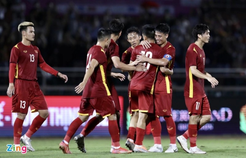 Việt Nam có lợi thế dẫn bàn sau hiệp 1 (Ảnh: Zing)