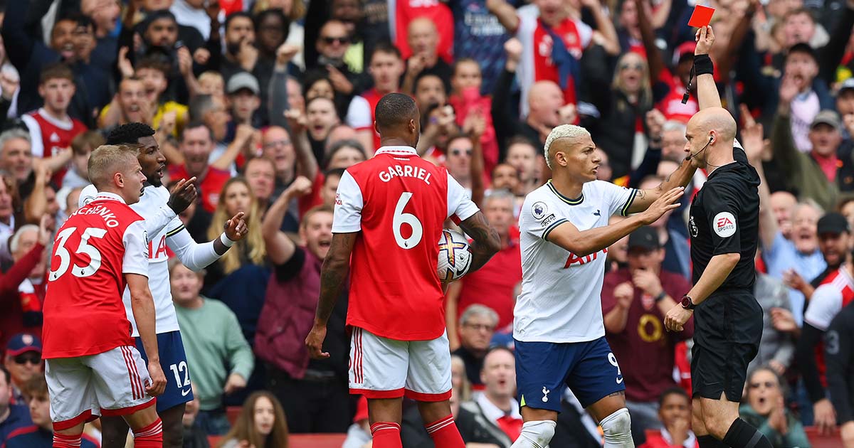 Cận cảnh chiếc thẻ đỏ tai hại của sao Tottenham khiến đội nhà bại trận trước Arsenal