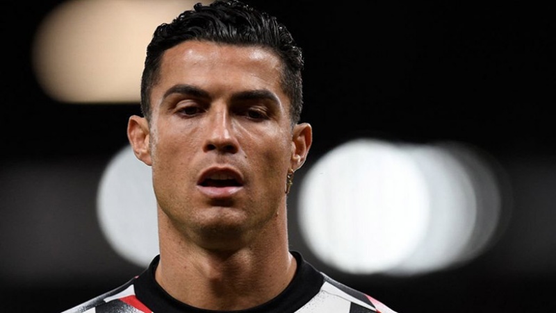 Ronaldo bị Erik ten Hag trừng phạt 