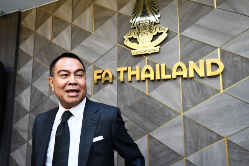 Chủ tịch Liên đoàn bóng đá Thái Lan (FAT) Somyot Poompanmoung sẽ phải rời ghế nếu U23 Thái Lan thất bại tại SEA Games 32