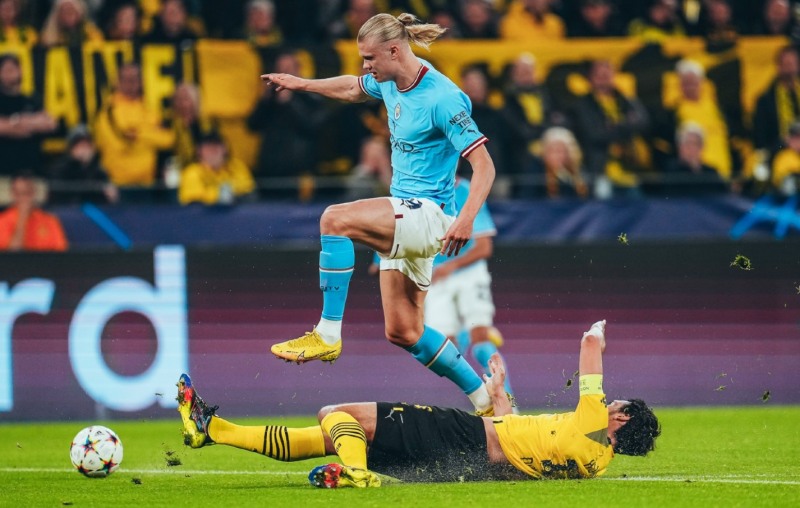 Erling Haaland bất lực trước sự tập trung của hàng thủ Borussia Dortmund