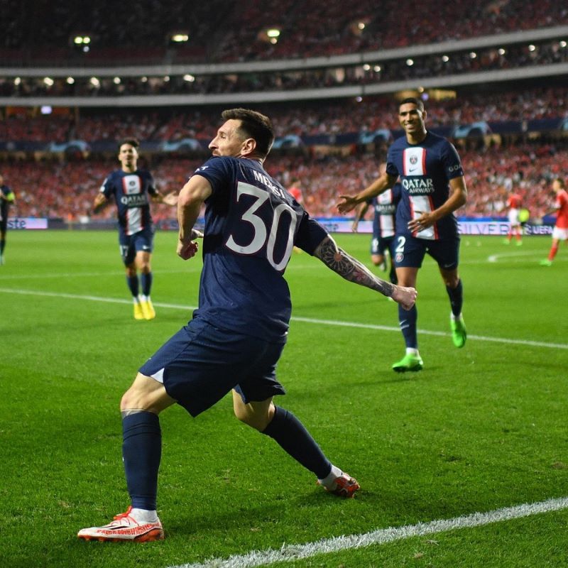 Lionel Messi thiết lập kỷ lục mới tại Champions League