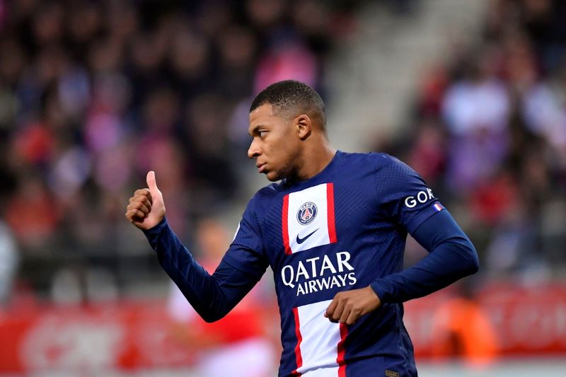 Kylian Mbappe ghi bàn giúp PSG vươn lên