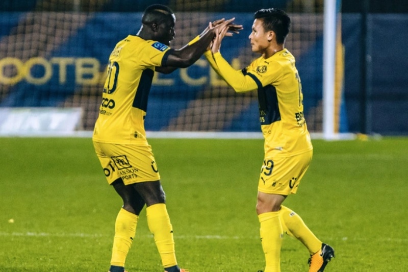 Nguyễn Quang Hải giúp Pau FC giữ lại 1 điểm ở vòng 11
