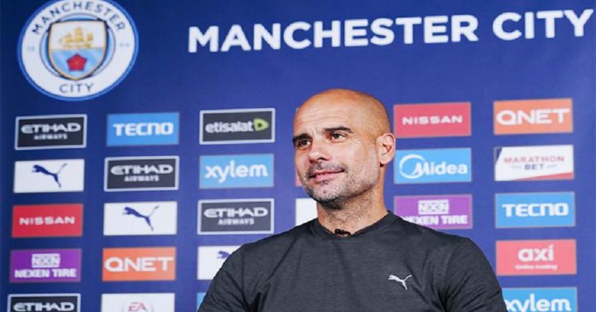 Pep Guardiola "khen" trung vệ MU