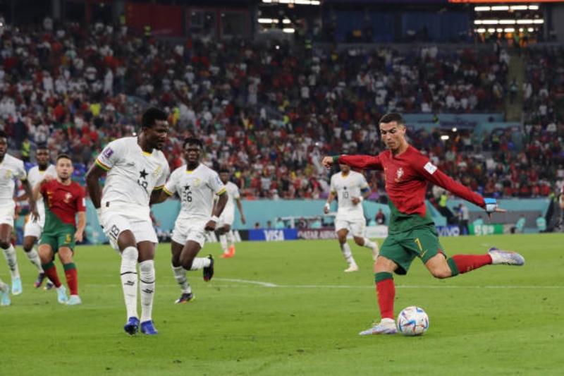 Ronaldo khởi đầu hành trình săn vàng cùng Bồ Đào Nha