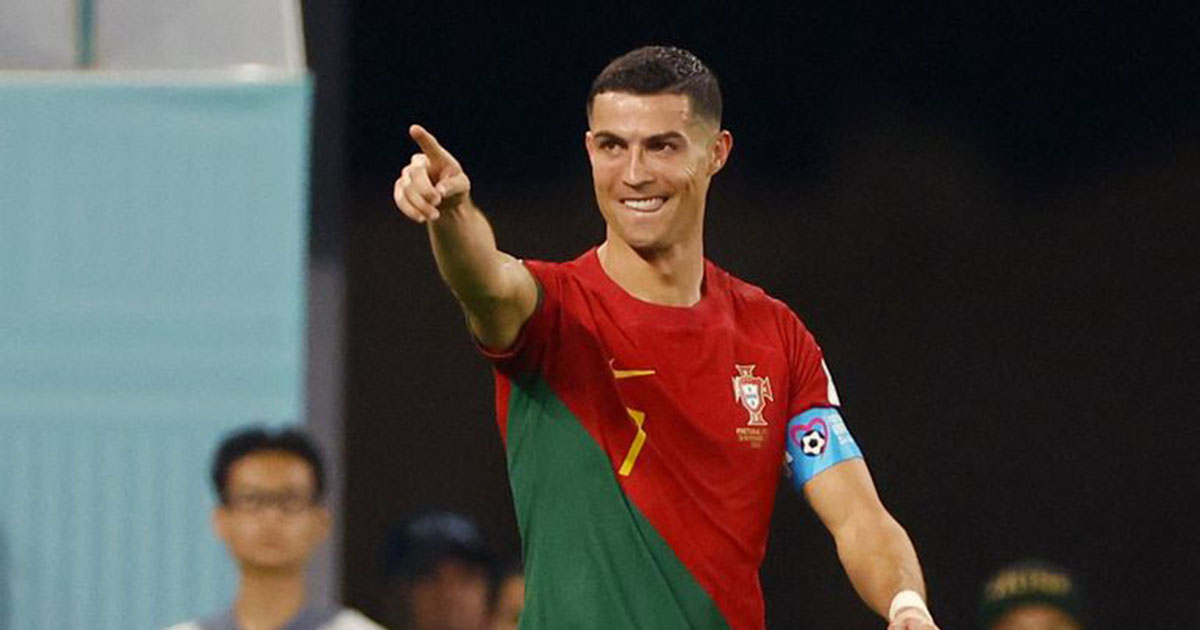 Hậu chiến thắng Ghana, Ronaldo có hành động cực lạ trong buổi họp báo