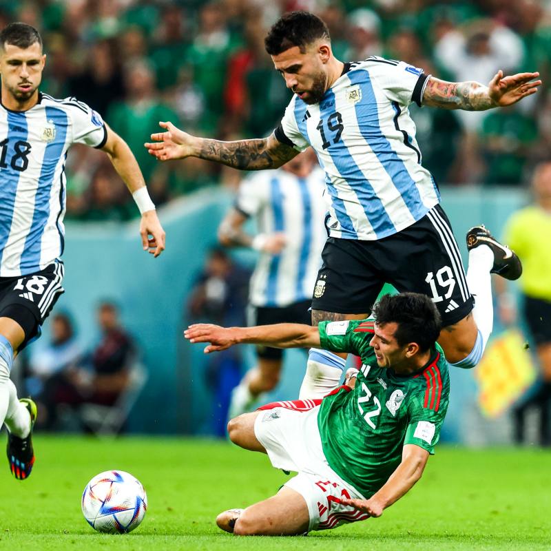 Ít cú sút nhưng lại nhiều tình huống phạm lỗi trong hiệp 1 trận Argentina vs Mexico