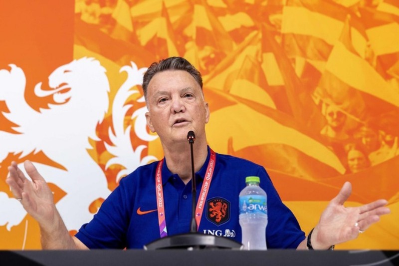 HLV Louis Van Gaal báo tin dữ về đội tuyển Hà Lan