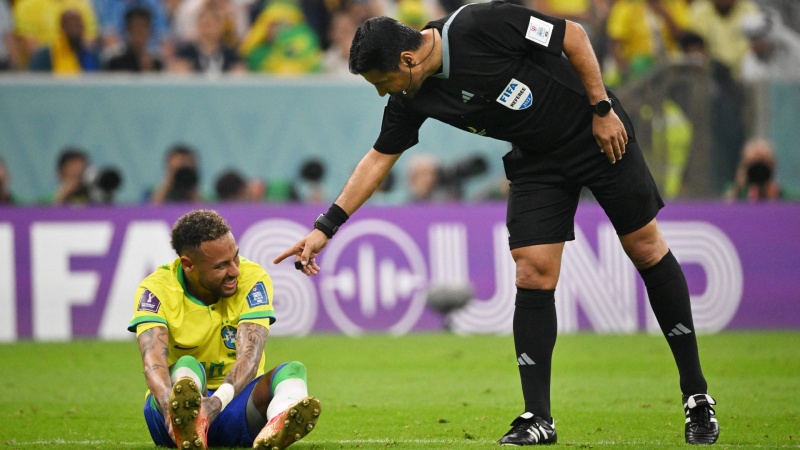 Neymar gặp vấn đề với mắt cá chân, bỏ ngỏ việc ra sân ở trận Thụy Sĩ
