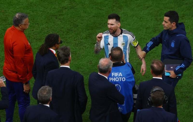 Messi đáp trả Louis van Gaal cực gắt ở trận thắng Hà Lan
