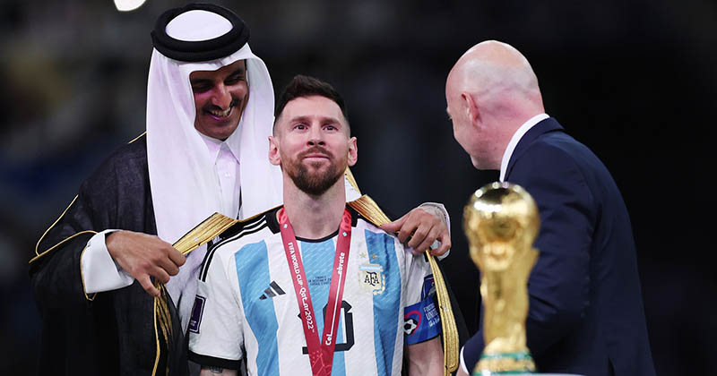 Ý nghĩa của chiếc áo Quốc Vương Tamim Bin Hamad khoác lên người Messi