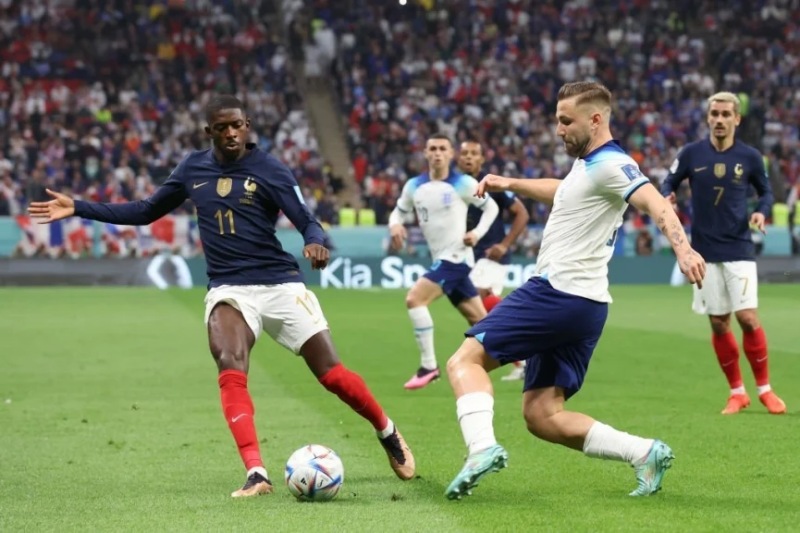 Anh và Pháp chơi giằng co ở những phút đầu tiên của trận đại chiến