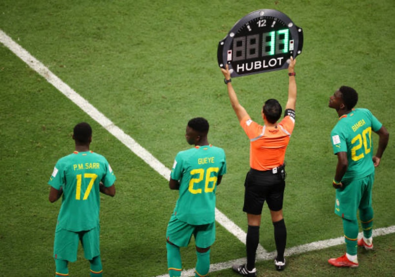 Senegal có những điều chỉnh nhân sự ngay đầu hiệp 2