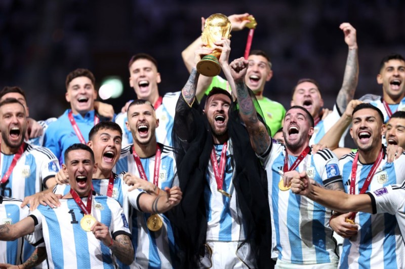 Argentina nâng cao cúp vàng World Cup 2022