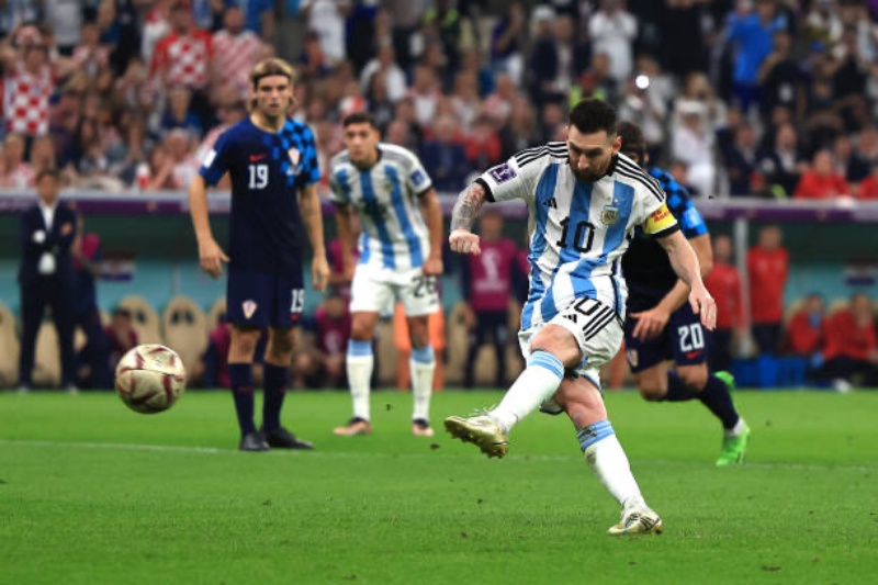 Messi mở điểm cho Argentina trên chấm 11m