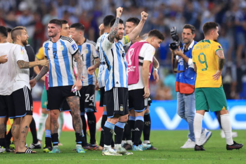 Argentina của Lionel Messi giành chiến thắng chung cuộc 2-1