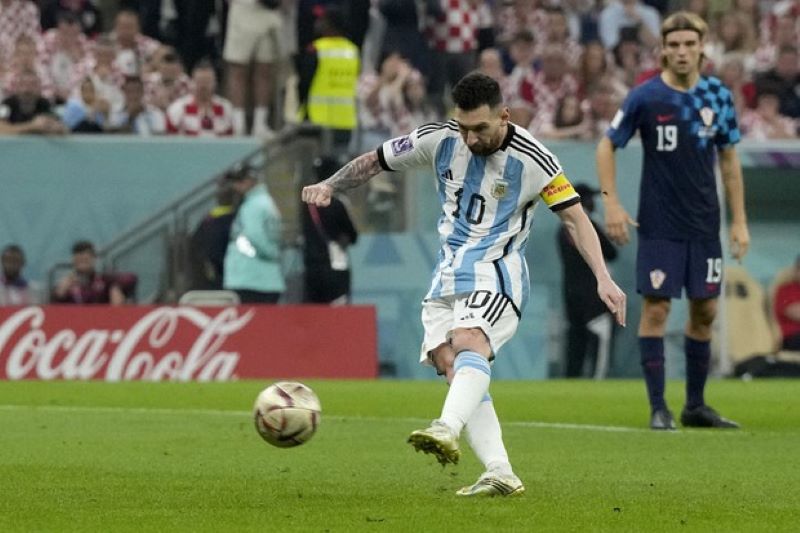 Lionel Messi tỏa sáng đưa Argentina vào chung kết
