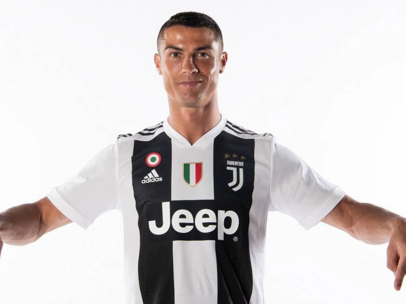 Cristiano Ronaldo gia nhập Juventus từ Real Madrid với mức phí 117 triệu euro vào mùa giải 2018/19