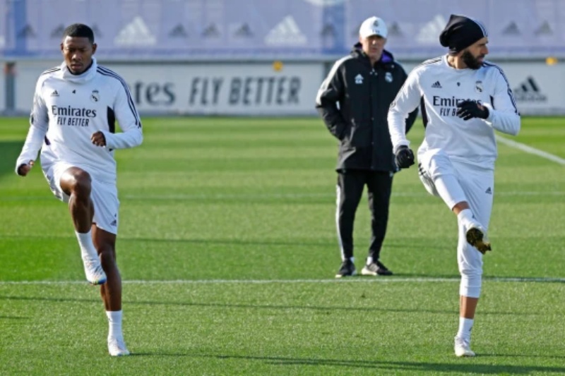 Karim Benzeme đang tập luyện cùng Real Madrid