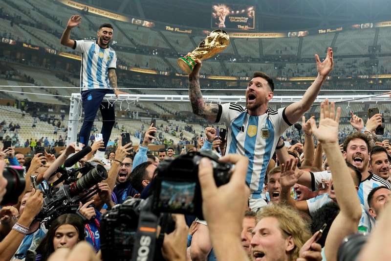 Argentina áp đảo với 5 cái tên có mặt trong đội hình tiêu biểu