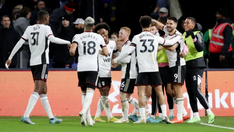Fulham thắng Crystal Palace 3-0 ở vòng 17