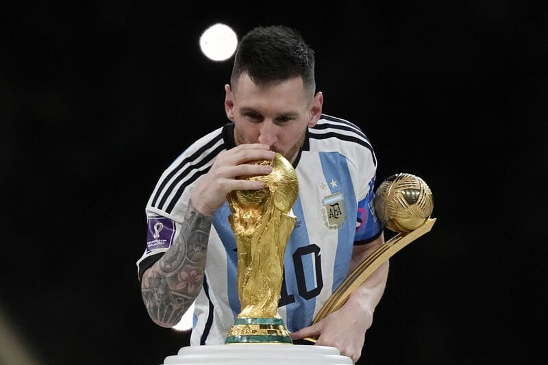 Messi đã hoàn thành giấc mơ còn dang dở của mình