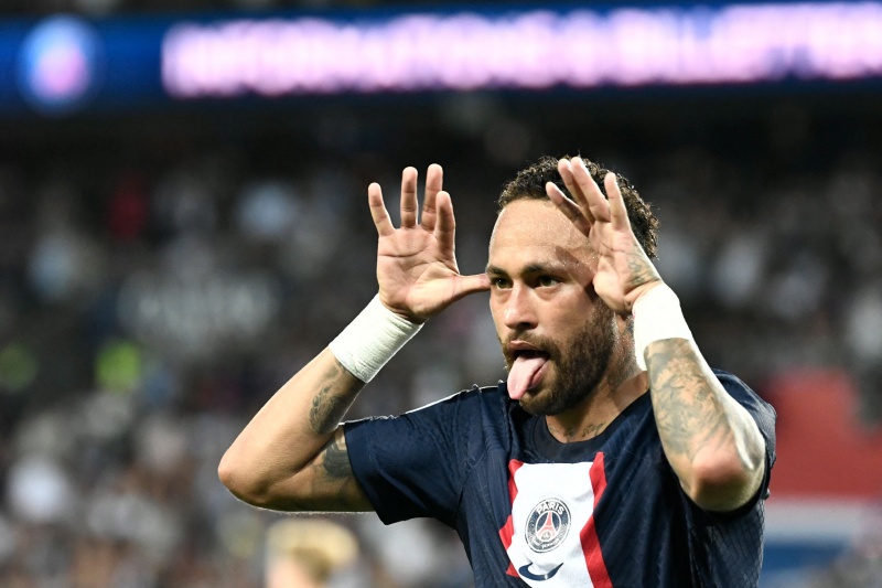 Neymar Jr là thương vụ chuyển nhất đắt giá nhất làng túc cầu khi gia nhập Paris Saint-Germain từ PSG với mức phí 222 triệu euro vào mùa giải 2017/18