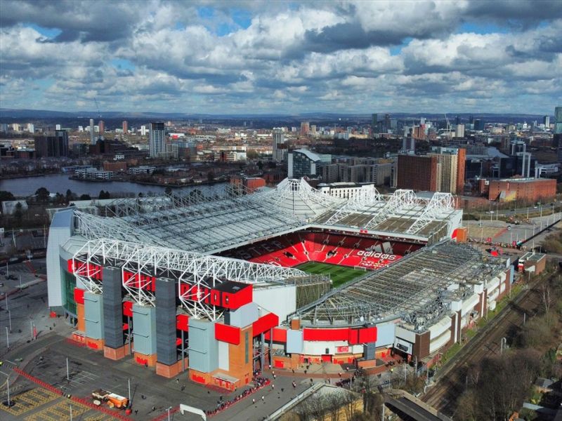 Old Trafford là sân nhà của Manchester United