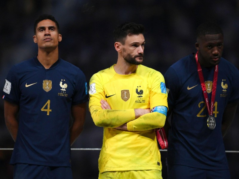 CĐV Pháp khóc: Bờ mông Varane giúp Messi vô địch World Cup 