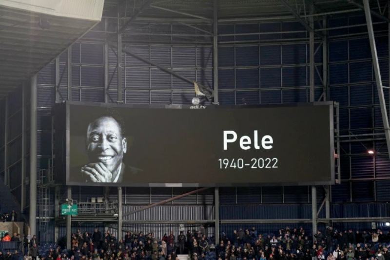 Sân Hawthorns của West Bromwich tưởng niệm Vua bóng đá Pele