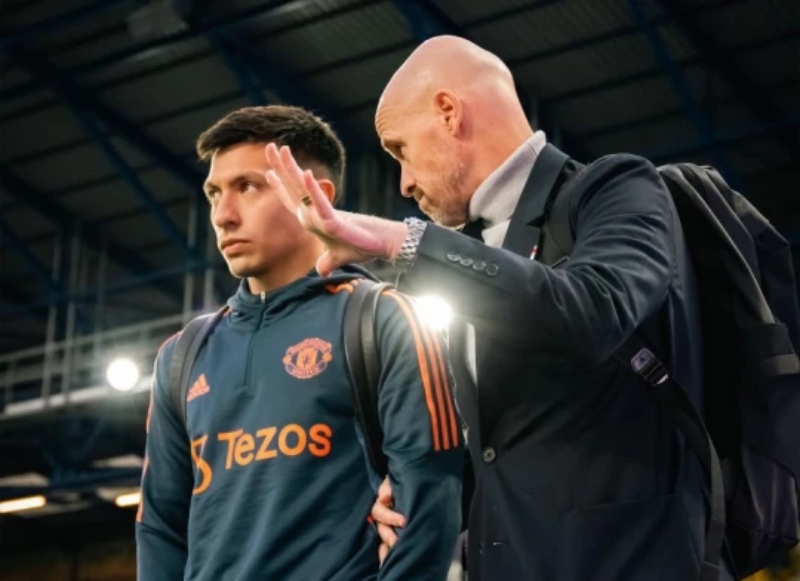 Erik ten Hag can thiệp để đưa Lisandro Martinez về Manchester United